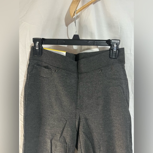 Seven pull on pointe 4 way stretch movement skinny leg pants  charcoal in color - Picture 2 of 6